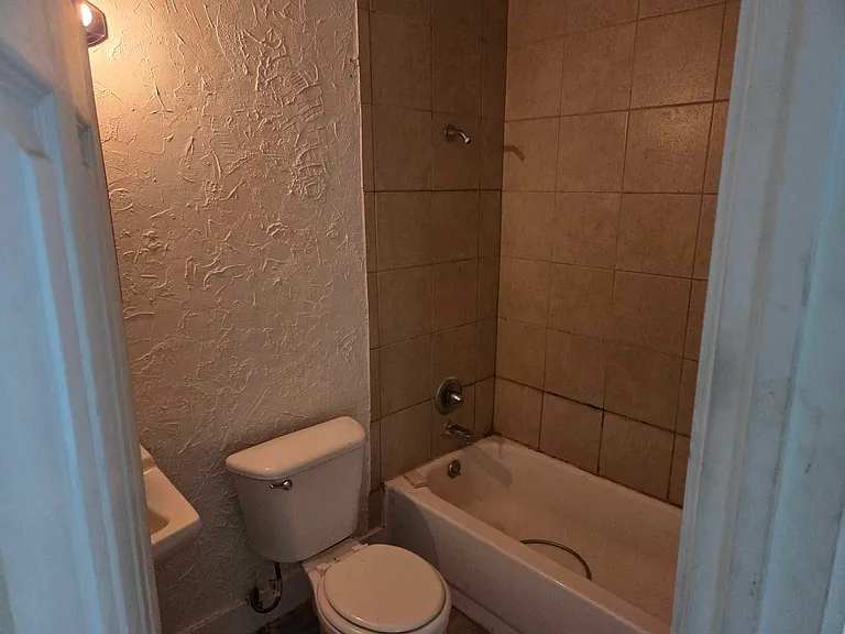 1017 14th St #8 — Photo 12