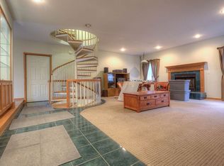 980 Haslett Rd, Haslett, MI 48840