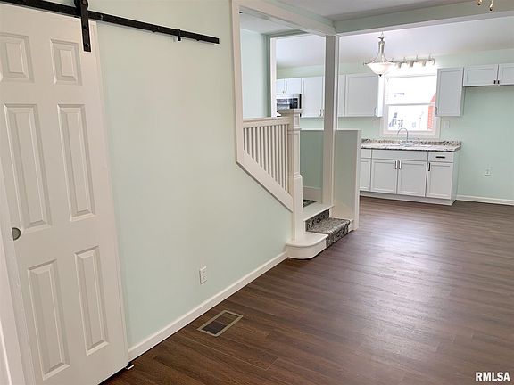 5th image of 200 N Carlysle Ave