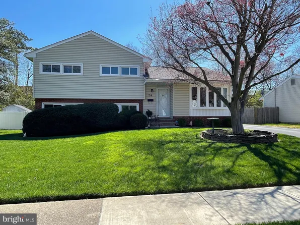 24 E Avon Dr, Claymont, DE 19703