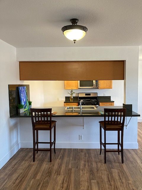 Built in granite dining bar