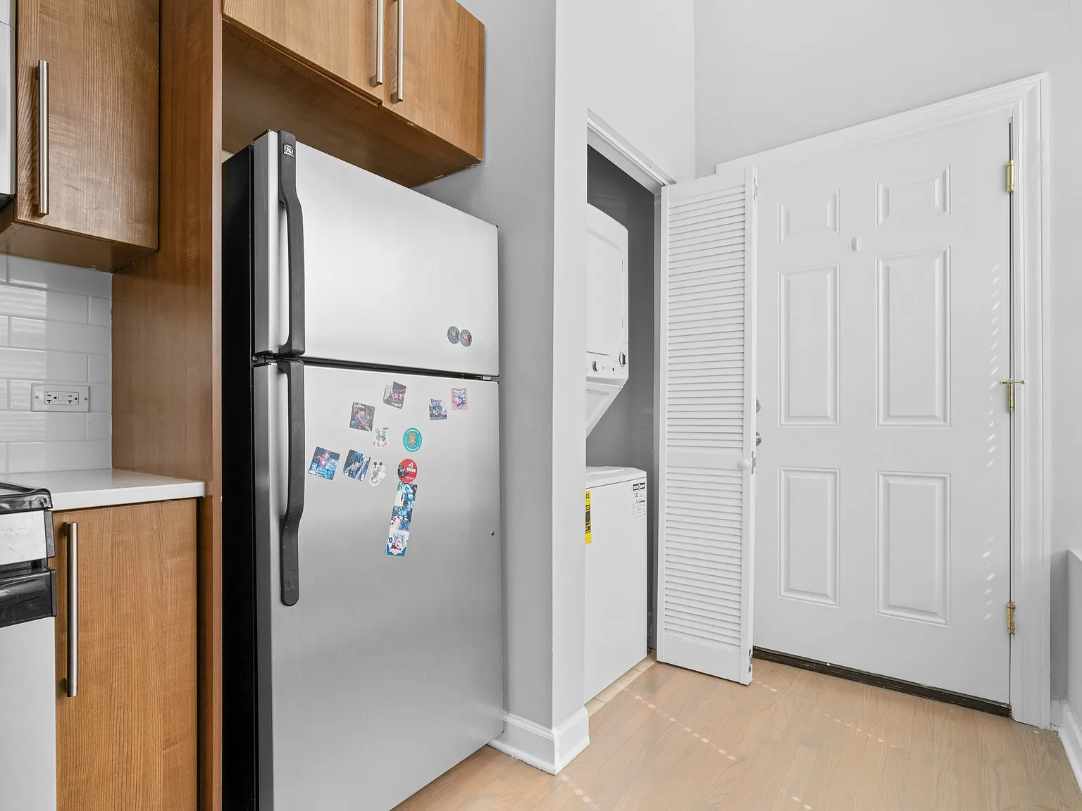2 bed, 900 sqft, $2,100 — Photo 3