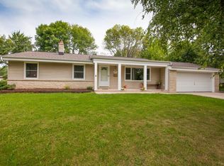 N87W17756 Shepherd Dr, Menomonee Falls, WI 53051