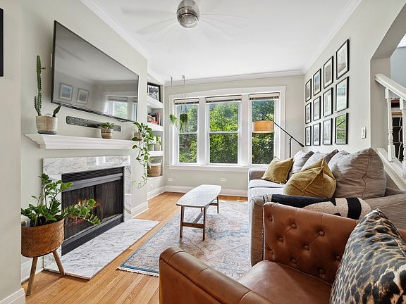 3rd image of 3521 N Lakewood Ave #2