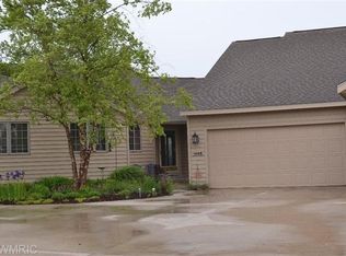 1498 W Harbour Towne Cir, Muskegon, MI 49441