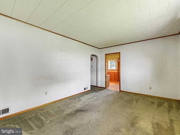 4th image of 304 N College St