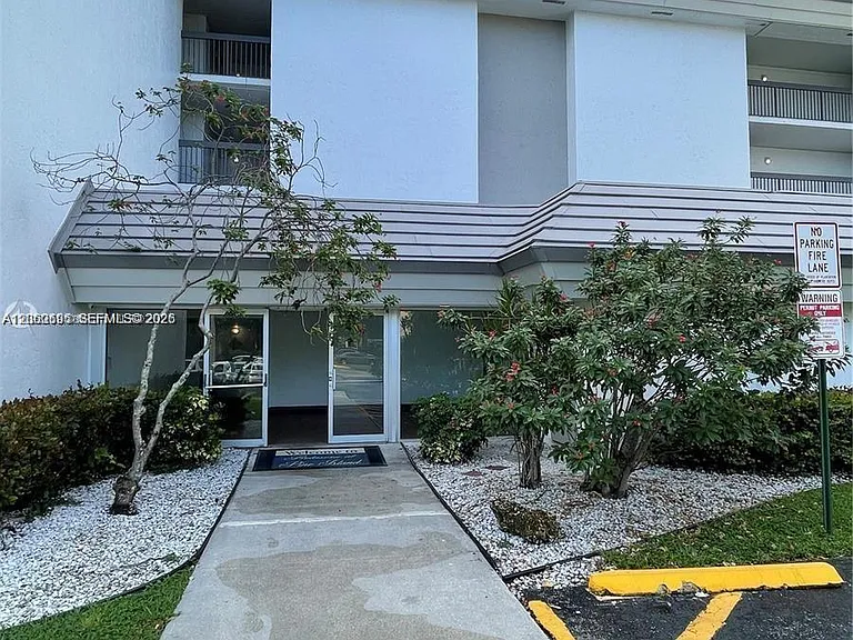 721 N Pine Island Rd #104 — Photo 21