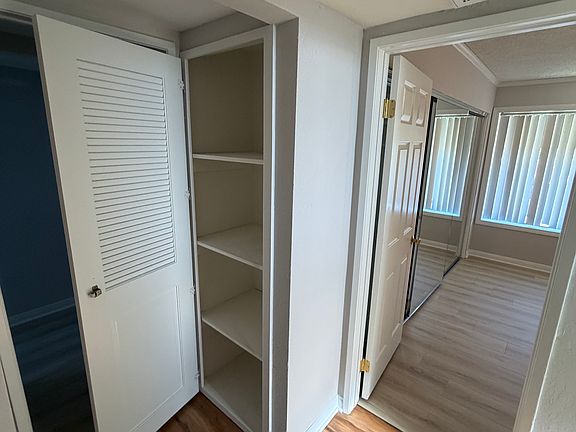 3rd image of 2220 W Victory Blvd APT 205