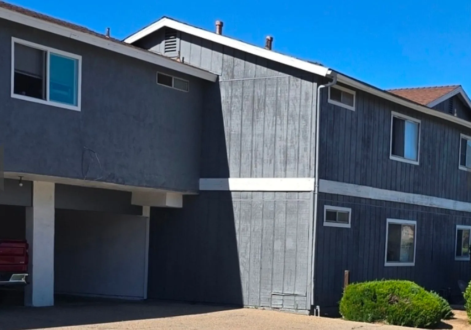 3411 Spring Street Apts — Photo 1