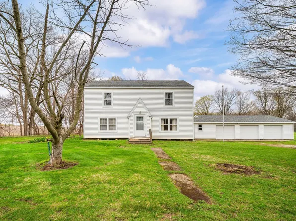 13690 Cleveland Ave, Buchanan, MI 49107