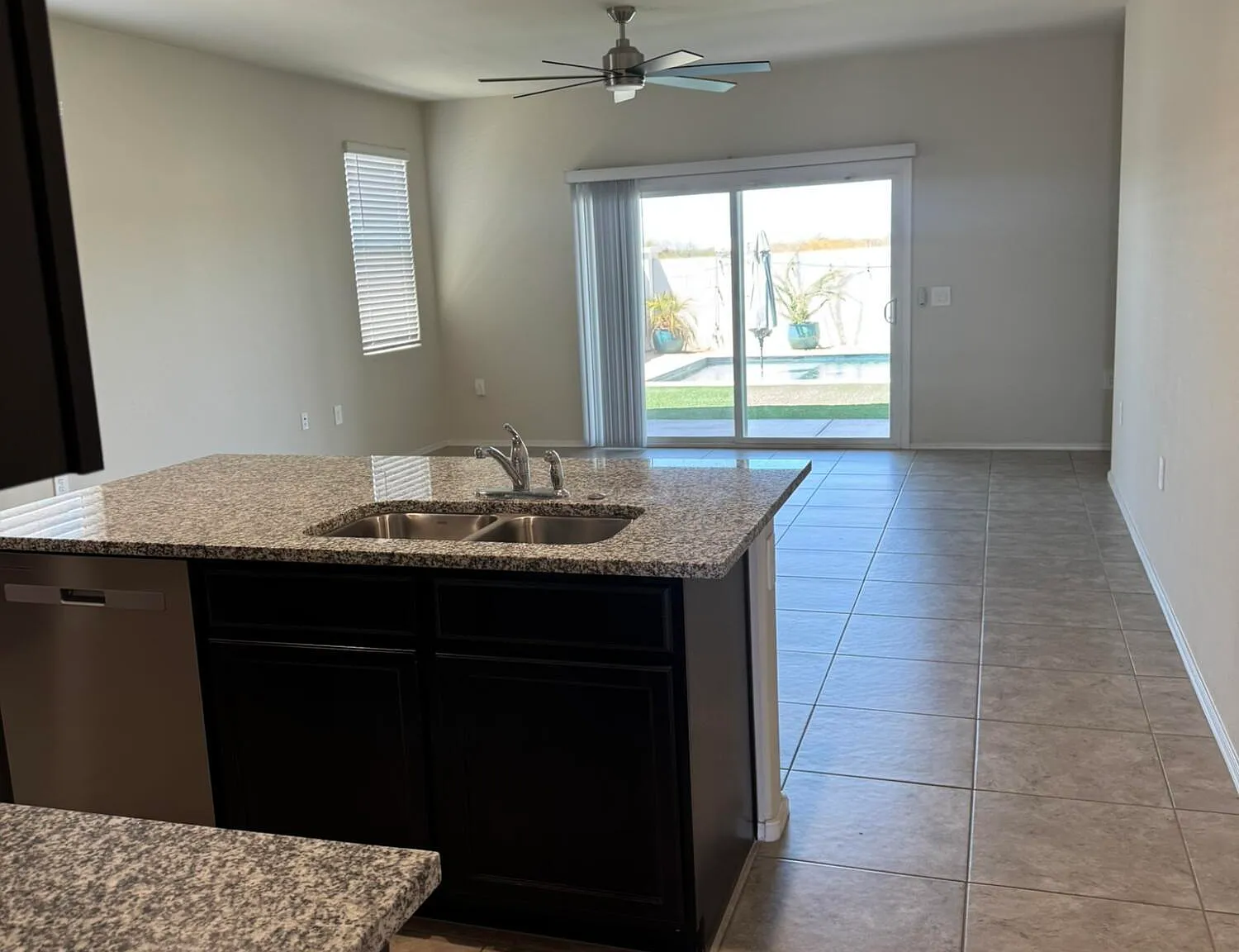 4 bed, 2.0 bath, 2116 sqft, $2,500 — Photo 4