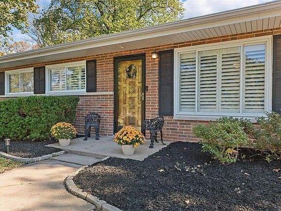 2nd image of 12 Country Squire Ln