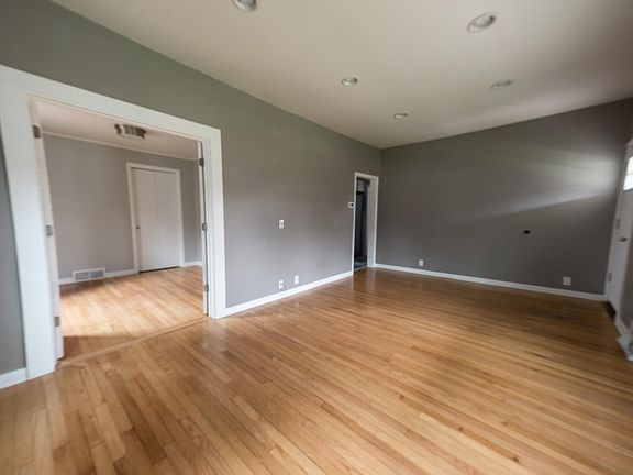 5th image of 676 N Holbrook St