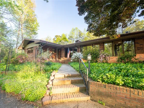 139 Todds Creek Rd, Central, SC 29630