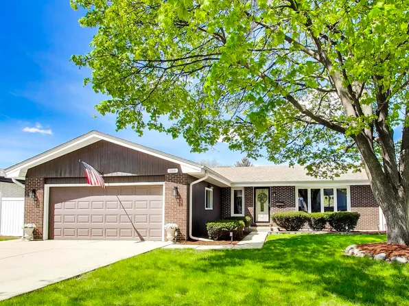 1144 N Fischer Dr, Addison, IL 60101
