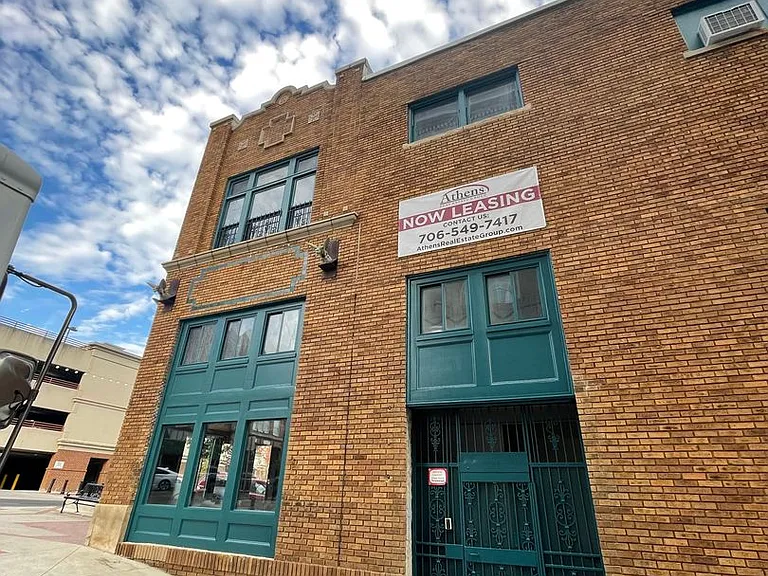Welcome to 400 East Clayton Street! — Photo 33