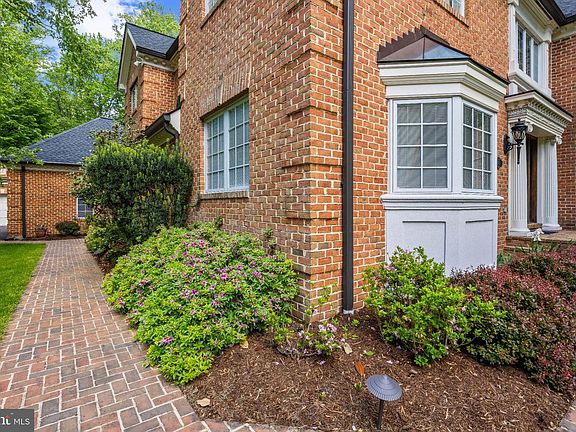 3rd image of 1603 Upton Scott Way