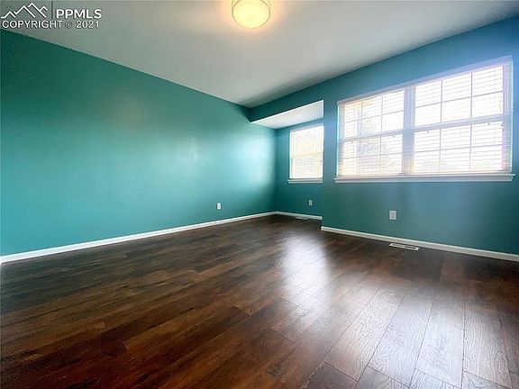 5th image of 7902 Lexington Park Dr
