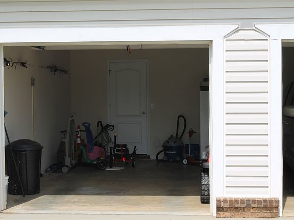 3rd image of 108 Meyers Lake Dr