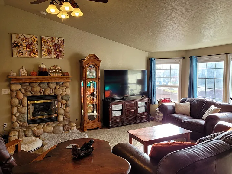 2212 Jodi Ave — Photo 4