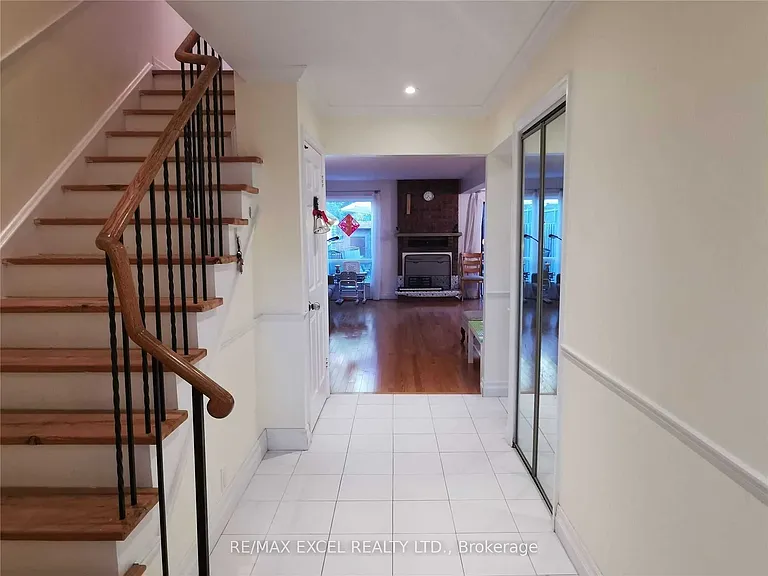 75 Ecclesfield Dr — Photo 3