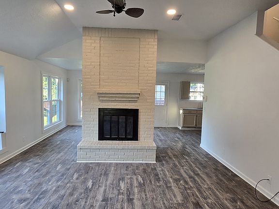 3rd image of 903 Jana Dr