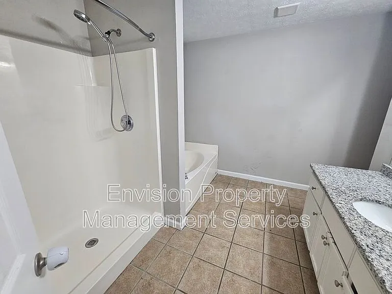 479 Lakeshore Dr — Photo 9