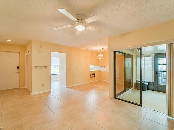 4th image of 627 SE 12th Ave APT 125