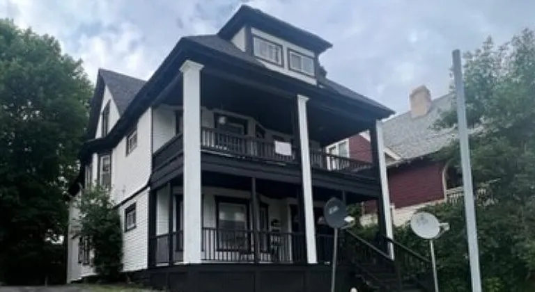 2319 E Genesee St — Photo 2
