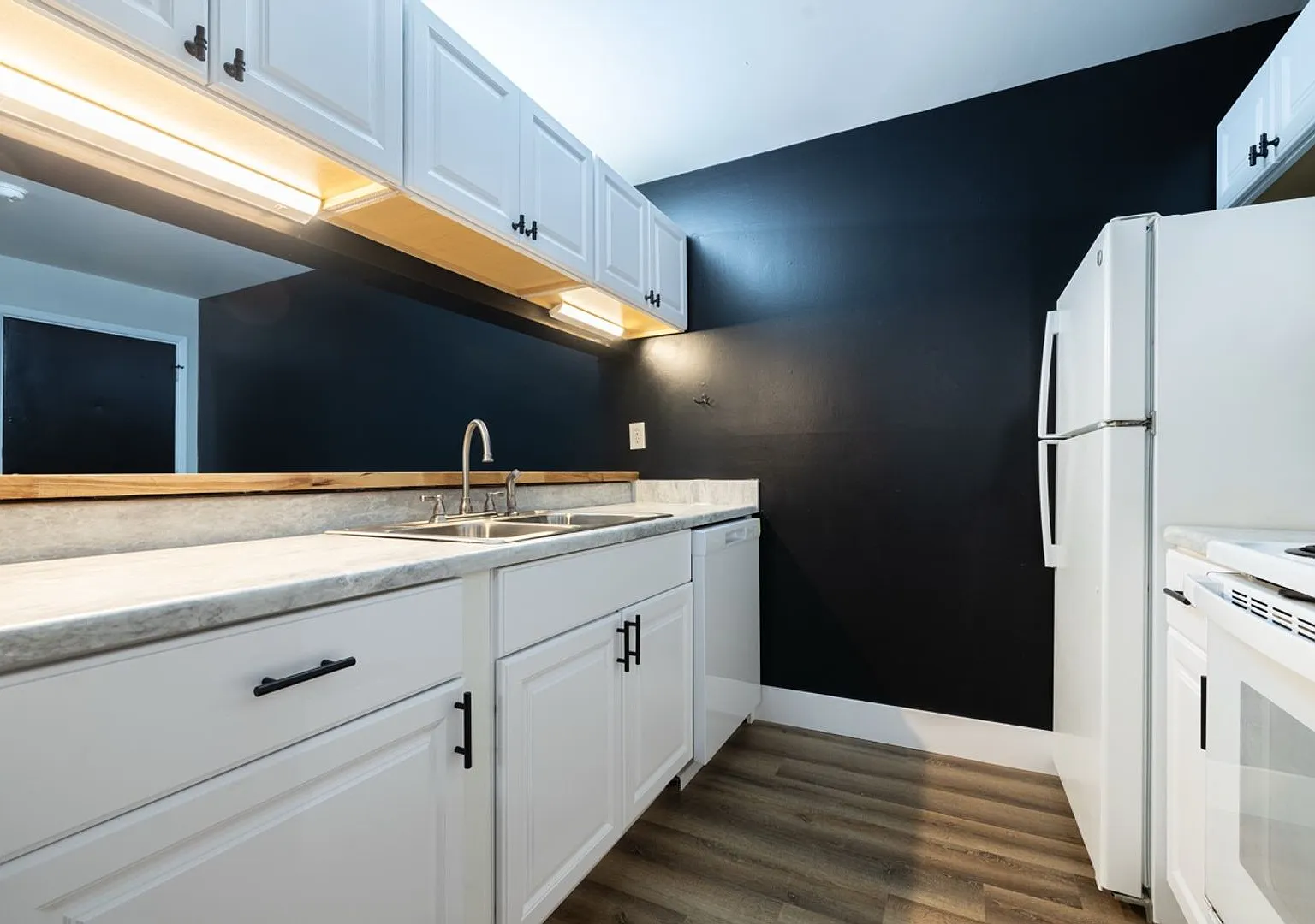 University Place Is The Perfect Home! — Photo 4