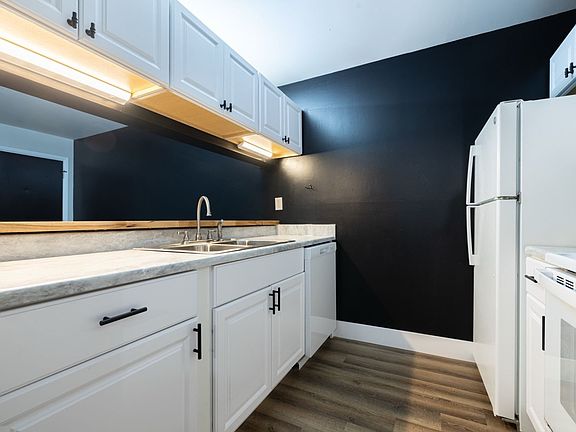 4th image of 220 Elm St #D8d2021b5