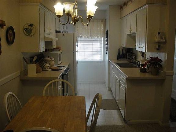 3rd image of 817 Wake Ave