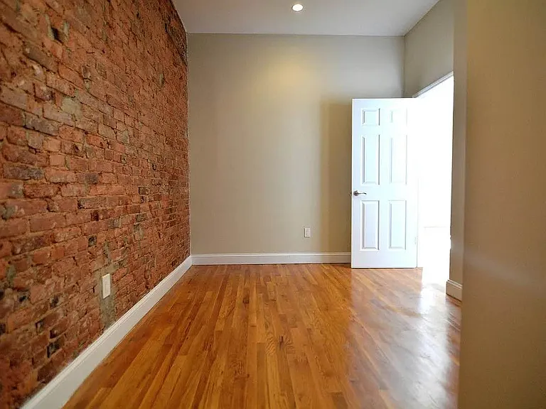 607 Gates Ave #1A — Photo 4