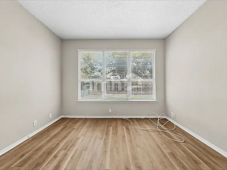 7808 Orland Park Cir — Photo 11