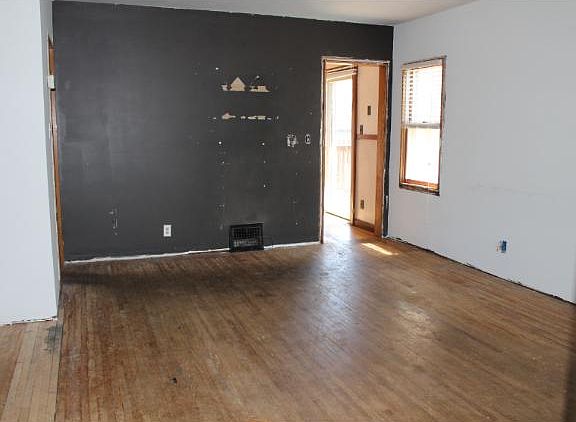 4th image of 319 6th Ave S