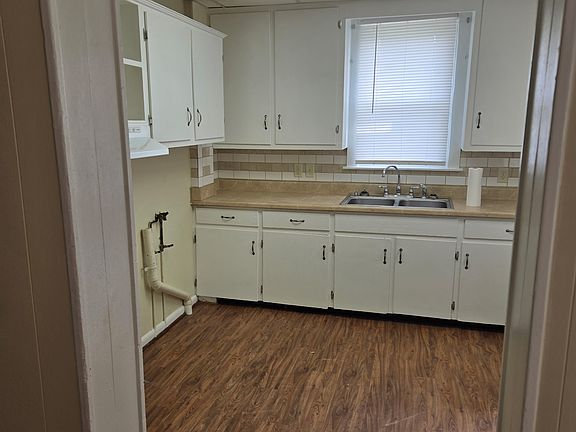4th image of 348 South St