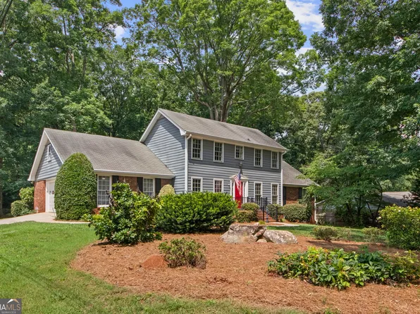 4352 White Oak Dr, Sugar Hill, GA 30518