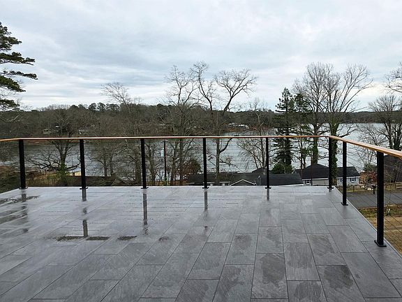 5th image of 230 Hammond Cir