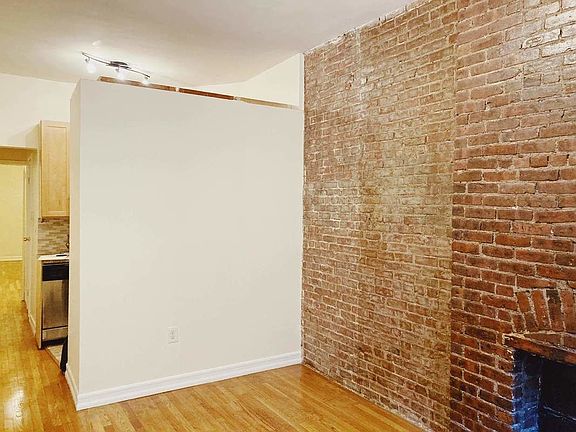 3rd image of 333 W 19th St #E1