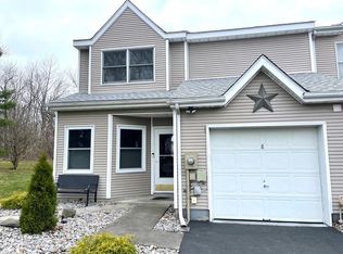 8 Deer Crossing Dr, Fishkill, NY 12524