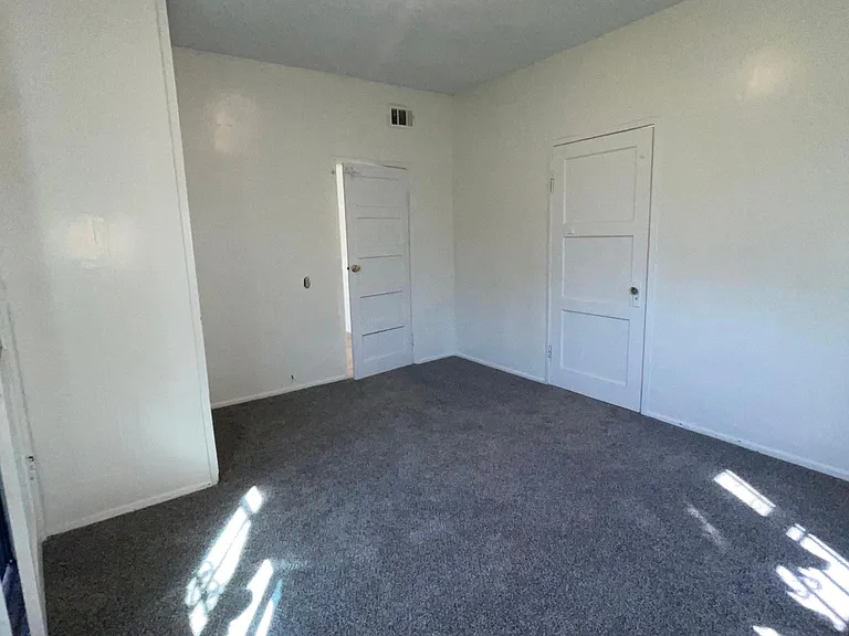 1058 W 8th St — Photo 5