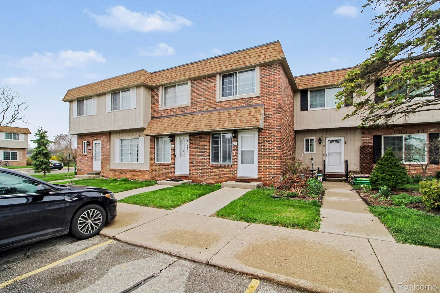 214 Riverbend Dr photo 1