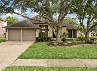 140 Greenridge Cir, League City, TX 77573
