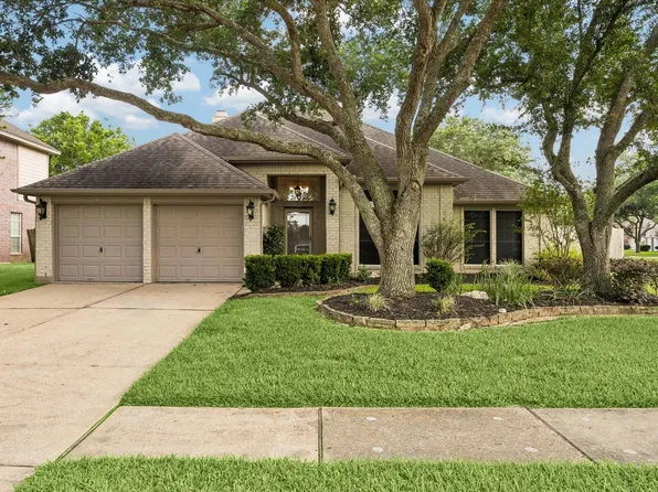 140 Greenridge Cir, League City, TX 77573