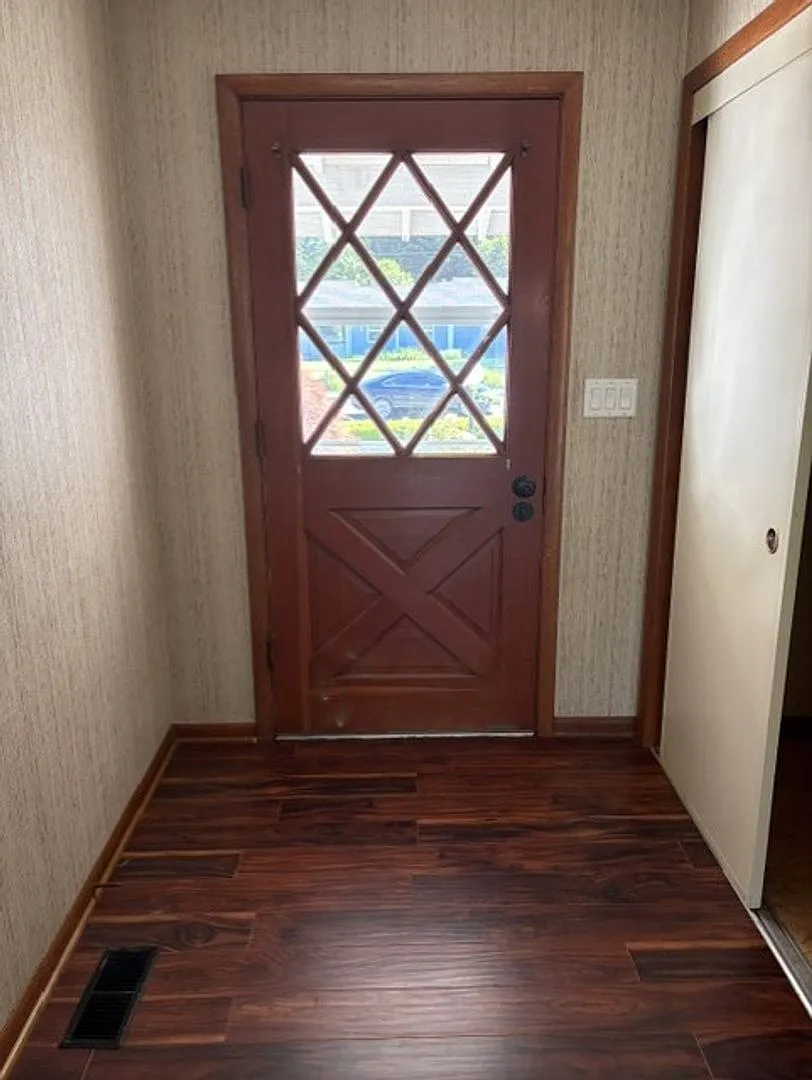 Single story ranch style home — Photo 2