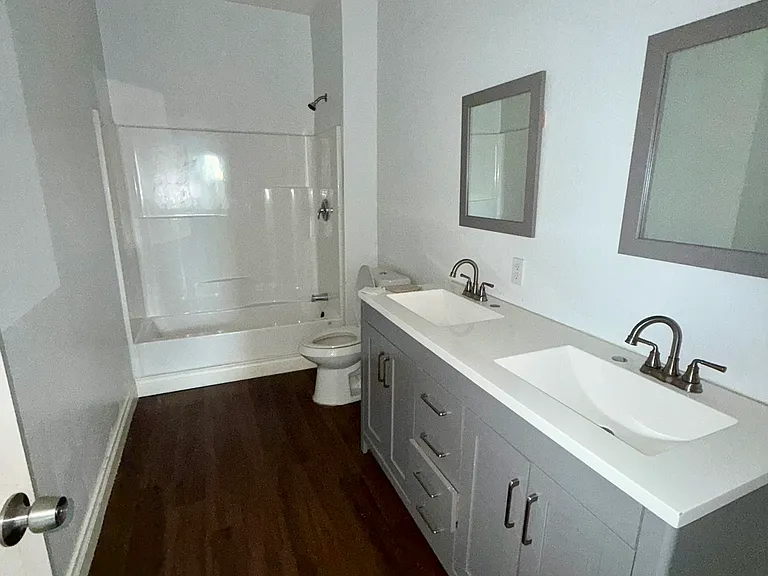 master bedroom bathroom