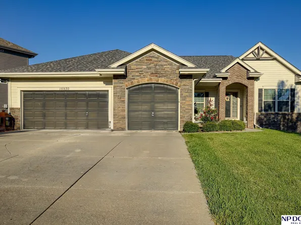 15930 Grebe St, Bennington, NE 68007