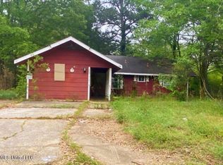340 Queen Theresa Ln, Jackson, MS 39209