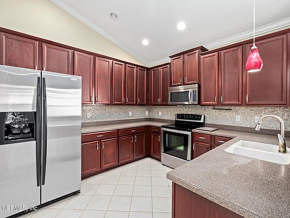 5th image of 5860 ALAMOSA Circle
