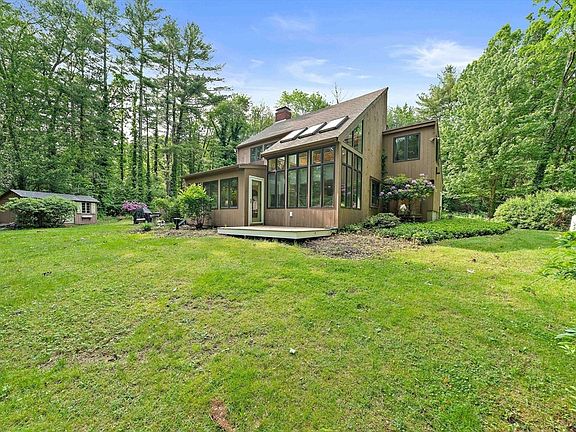 5th image of 575 First Parish Rd